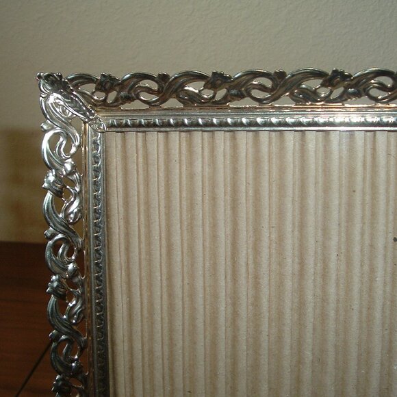 Vtg Ornate Filigree Metal Brass Picture Frame Gold Hollywood Regency 8x10 Easel - Picture 4 of 6